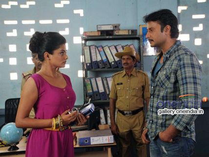 ಪ್ರಿಯಾಮಣಿ ಜತೆ ದರ್ಶನ್ ಅಸುಕು ಪಸುಕು ಲಸಕು!