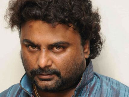 ಖಾಸಗಿ ವಾಹಿನಿ ವರದಿಗಾರ್ತಿಯರ ಬೆನ್ನು ಬಿದ್ದ ಹುಚ್ಚ ವೆಂಕಟ್!