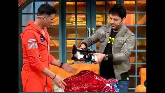 ಅಕ್ಷಯ್ ಕುಮಾರ್ ಗೆ 'ದುಡ್ಡು ಎಣಿಸುವ ಯಂತ್ರ' ಗಿಫ್ಟ್ ಕೊಟ್ಟಿದ್ದೇಕೆ ಕಪಿಲ್ ಶರ್ಮಾ?