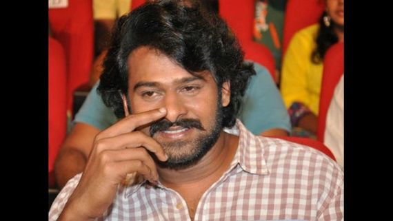 ಪ್ರಭಾಸ್ ಹುಟ್ಟುಹಬ್ಬಕ್ಕೆ ಫ್ಲೆಕ್ಸ್ ಕಟ್ಟಲು ಹೋಗಿ ಅಭಿಮಾನಿ ಸಾವು