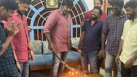 ತಲ್ವಾರ್‌ನಲ್ಲಿ ಕೇಕ್ ಕತ್ತರಿಸಿ ಬಳಿಕ ಕ್ಷಮೆಯಾಚಿಸಿದ ವಿಜಯ್ ಸೇತುಪತಿ