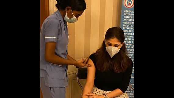 'ನರ್ಸ್ ಕೈಯಲ್ಲಿ ಇಂಜೆಕ್ಷನ್ ಇಲ್ಲ': ಕೋವಿಡ್ ಲಸಿಕೆ ಪಡೆದಂತೆ ನಟಿಸಿದ್ರಾ ನಯನತಾರ?