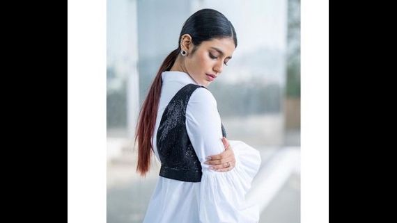 ಕಣ್ಸನ್ನೆ ಹುಡುಗಿ ಪ್ರಿಯಾ ಪ್ರಕಾಶ್ ಎಲ್ಲೋದ್ರು? ಏನ್ ಮಾಡ್ತಿದ್ದಾರೆ?