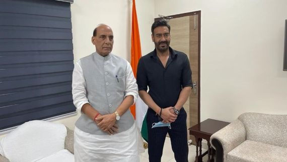 ರಕ್ಷಣಾ ಸಚಿವ ರಾಜನಾಥ್ ಸಿಂಗ್ ಭೇಟಿಯಾದ ಅಜಯ್ ದೇವನ್: 'ಭುಜ್' ಸಿನಿಮಾದ ಬಗ್ಗೆ ಹೇಳಿದ್ದೇನು?