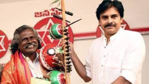 ಪವನ್ ಕಲ್ಯಾಣ್ ಸಿನಿಮಾದಲ್ಲಿ ಹಾಡಿದ ವ್ಯಕ್ತಿಗೆ ಉಡುಗೊರೆಗಳ ಸುರಿಮಳೆ