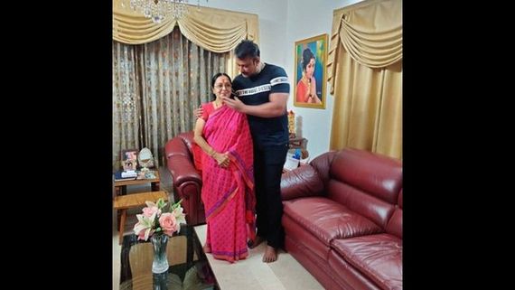 ಹಿರಿಯ ನಟಿ ಸರೋಜಾ ದೇವಿಯನ್ನ ಭೇಟಿ ಮಾಡಿದ ದಾಸ ದರ್ಶನ್ 