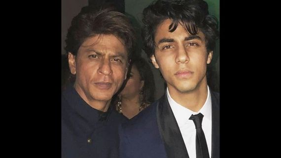 ಡ್ರಗ್ಸ್ ಪ್ರಕರಣದಲ್ಲಿ ಶಾರುಖ್ ಮಗನ ವಿಚಾರಣೆ: ಅಕ್ಷಯ್ ಮಗನೊಂದಿಗೆ ಹೋಲಿಕೆ