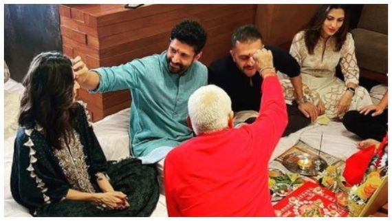 ದೀಪಾವಳಿ ಆಚರಿಸಿದ ಫರ್ಹಾನ್ ಅಖ್ತರ್ ವಿರುದ್ಧ ವಿಷ ಕಾರಿದ ನೆಟ್ಟಿಗರು