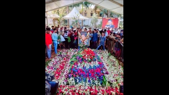 ದೇವರಿಗಿಂತ ಕಡಿಮೆ ಇಲ್ಲ ಅಪ್ಪು: ಪುನೀತ್‌ ರಾಜ್‌ಕುಮಾರ್‌ ಸಮಾಧಿ ಬಳಿ ಅಭಿಮಾನಿ ವಿವಾಹ! 