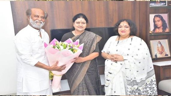 ರಜನೀಕಾಂತ್ ಮನೆಗೆ ಭೇಟಿಕೊಟ್ಟ 'ಚಿನ್ನಮ್ಮ': ಗರಿಗೆದರಿದ ರಾಜಕೀಯ ಕುತೂಹಲ