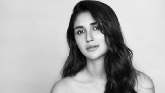 ಹಲ್ಲೆ ಮಾಡಿ ನಟಿಯಿಂದ ಮೊಬೈಲ್ ಕಸಿದು ಪರಾರಿ 