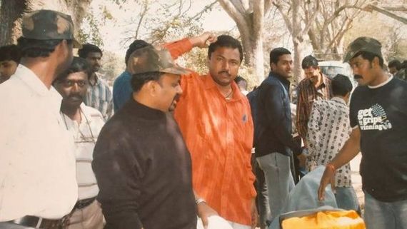 ಈ ಫೋಟೋದಲ್ಲಿ ರಿಷಬ್ ಶೆಟ್ಟಿ ಎಲ್ಲಿದ್ದಾರೆ ಗುರುತಿಸಲು ಸಾಧ್ಯವೇ? : ಇದು 18 ವರ್ಷದಷ್ಟು ಹಳೆ ಫೋಟೊ 