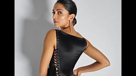 ದೀಪಿಕಾರ ಈ ಸೈಡ್ ಲೇಸ್ ಬಟ್ಟೆ ಬೆಲೆ ಕೇಳಿದ್ರೆ ದಂಗಾಗ್ತೀರಾ!