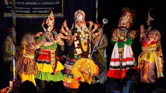 ಯಕ್ಷಗಾನ ಪ್ರದರ್ಶನ ಆಯೋಜಿಸಿರುವ ಮಂಗಳಮುಖಿಯರು: ಸಾವಿರಾರು ಜನರಿಗೆ ಅನ್ನದಾನಕ್ಕೆ ಏರ್ಪಾಟು!