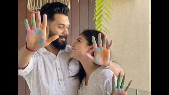 Mouni Roy | 'ಕೆಜಿಎಫ್' ಬೆಡಗಿಯ ಹೋಲಿ ಸಂಭ್ರಮಕ್ಕೆ ಬೆರಗಾದ ಫ್ಯಾನ್ಸ್!