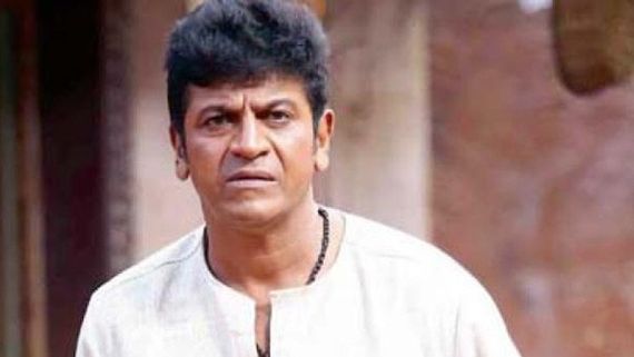 'ಜೇಮ್ಸ್' ಪ್ರಿ ರಿಲೀಸ್ ಕಾರ್ಯಕ್ರಮ: ವೇದಿಕೆ ಮೇಲೆ ಶಿವಣ್ಣ ಭಾವುಕ 