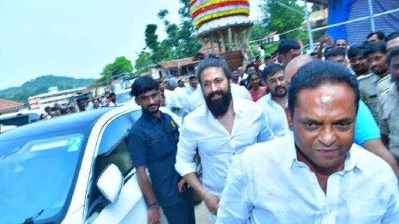 Yash: 'ಕೆಜಿಎಫ್ 2' ಬಿಡುಗಡೆಗೂ ಮುನ್ನವೇ ಕುಕ್ಕೆ ಸುಬ್ರಹ್ಮಣ್ಯ ಹಾಗೂ ಧರ್ಮಸ್ಥಳಕ್ಕೆ ಭೇಟಿ ನೀಡಿದ ಯಶ್ 