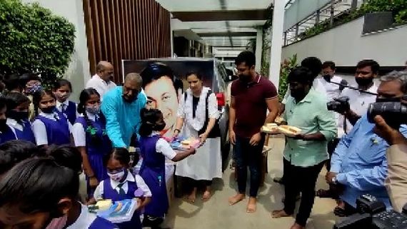 ಅರ್ಥಪೂರ್ಣವಾಗಿ ಡಾ ರಾಜ್ ಬರ್ತ್‌ಡೇ ಆಚರಿಸಿದ ಅಶ್ವಿನಿ ಪುನೀತ್‌ರಾಜ್‌ಕುಮಾರ್!