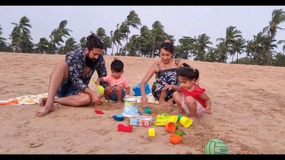 ಗೋವಾ ವಿಮಾನ ನಿಲ್ದಾಣದಲ್ಲಿ ಯಶ್: ಫ್ಯಾಮಿಲಿ ಮ್ಯಾನ್ ಎಂದ ನೆಟ್ಟಿಗರು