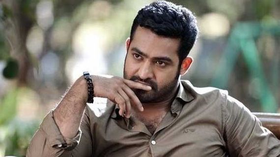 ಜೂ ಎನ್‌ಟಿಆರ್ ಅಭಿಮಾನಿಗಳ ಮೇಲೆ ಲಾಠಿ ಚಾರ್ಜ್ ಮಾಡಿದ ಪೊಲೀಸರು