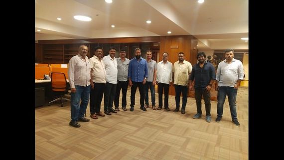 ಕರ್ನಾಟಕದ 'ಕೆಜಿಎಫ್ 2' ವಿತರಕರಿಗೆ ಸನ್ಮಾನ: ಗೆಲುವಿಗೆ ಕಾರಣವಾದವರನ್ನು ಹೊಂಬಾಳೆ, ಯಶ್ ಮರೆಯಲಿಲ್ಲ