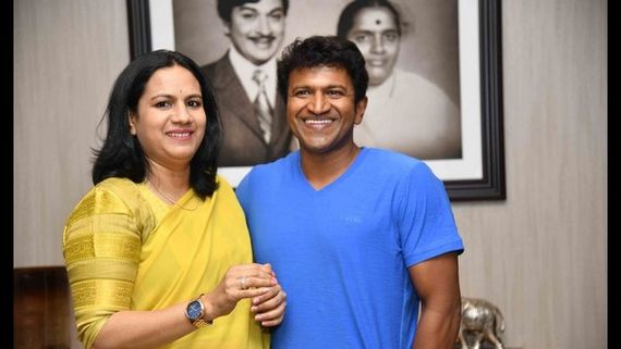  ಪುನೀತ್ ರಾಜ್‌ಕುಮಾರ್‌:  ಮರಣೋತ್ತರ ಬಸವಶ್ರೀ ಪ್ರಶಸ್ತಿ ಸ್ವೀಕರಿಸಿದ ಅಪ್ಪು ಪತ್ನಿ ಅಶ್ವಿನಿ