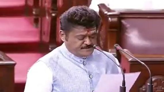 ರಾಯರ ಹೆಸರಲ್ಲಿ ಕನ್ನಡದಲ್ಲಿ ಪ್ರಮಾಣ ವಚನ ಸ್ವೀಕರಿಸಿದ ಜಗ್ಗೇಶ್