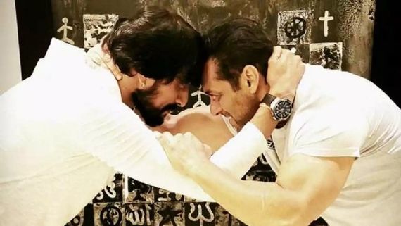 ಆಟದಲ್ಲಿ ನಮ್ಮನ್ನು ಯಾವಾಗಲೂ ಸೋಲಿಸುತ್ತಾರೆ ಸುದೀಪ್: ಸಲ್ಮಾನ್ ಖಾನ್