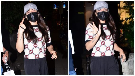  ರಶ್ಮಿಕಾ ಮಂದಣ್ಣ ತೊಟ್ಟಿರುವ ಈ ಉಡುಗೆಯ ಬೆಲೆ ಸಾವಿರಗಳಲ್ಲ, ಲಕ್ಷಗಳು!