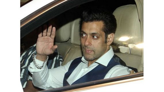 ಬೆದರಿಕೆ ಹಿನ್ನೆಲೆ ಕಾರಿನ ಗಾಜು ಬದಲಿಸಿದ ಸಲ್ಮಾನ್ ಖಾನ್!