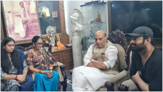 ಟಾಲಿವುಡ್ ನಟ ಕೃಷ್ಣಂ ರಾಜು ನಿಧನ ಹಿನ್ನೆಲೆ: ಪ್ರಭಾಸ್ ಭೇಟಿ ಮಾಡಿದ ರಕ್ಷಣ ಸಚಿವ!