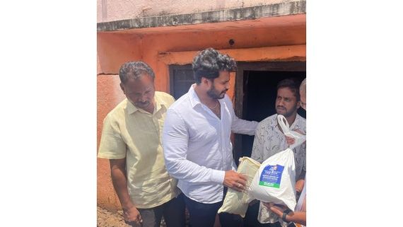 ನೆರೆ ಪೀಡಿತರ ನೆರವಿಗೆ ನಿಖಿಲ್ ಕುಮಾರಸ್ವಾಮಿ, 2 ಸಾವಿರ ಕುಟುಂಬಕ್ಕೆ ದಿನಸಿ, ಬಟ್ಟೆ ವಿತರಣೆ 