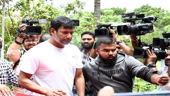 ದೊಡ್ಮನೆ ಕುಟುಂಬದ ಕೊಡುಗೆ ಮೈಸೂರು ಶಕ್ತಿಧಾಮಕ್ಕೆ ತಮಿಳು ನಟ ವಿಶಾಲ್ ಭೇಟಿ