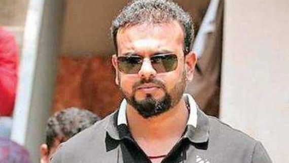 'ರಾಬರ್ಟ್' ನಿರ್ಮಾಪಕನಿಂದ ರಾಜಕೀಯ ಮುಖಂಡರ ಭೇಟಿ: ಉಮಾಪತಿ ಲೆಕ್ಕಾಚಾರದ ಬಗ್ಗೆ ಗುಸುಗುಸು! 