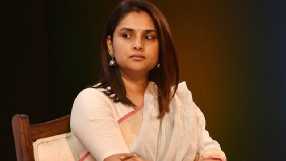 ದರ್ಶನ್ ವಿವಾದದ ಬೆನ್ನಲ್ಲೆ 'ಅಭಿಮಾನಿಗಳಿಗೆ ಬುದ್ಧಿ ಹೇಳಿ' ಎಂದ ನಟಿ ರಮ್ಯಾ