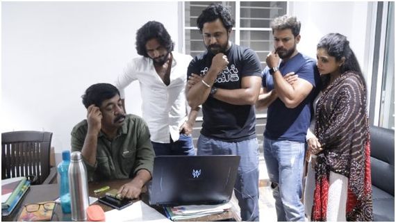 'ಹೊಂದಿಸಿ ಬರೆಯಿರಿ' ಸಿನಿಮಾದ ಹಾಡು ರಿಲೀಸ್ ಮಾಡಿದ ನಿರ್ದೇಶಕ ಯೋಗರಾಜ್ ಭಟ್! 