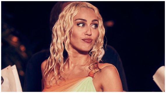 ಸ್ನಾನ ಮಾಡುತ್ತಿರುವ ಬೆತ್ತಲೆ ವಿಡಿಯೋ ಹಂಚಿಕೊಂಡ ಖ್ಯಾತ ನಟಿ: ಅಭಿಮಾನಿಗಳು ಶಾಕ್! 