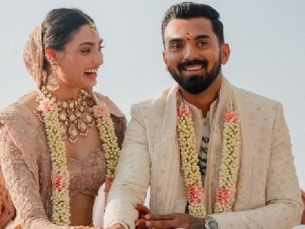 ಅಥಿಯಾ ಲೆಹಂಗಾ ತಯಾರಿಸಲು ಬರೋಬ್ಬರಿ 10 ಸಾವಿರ ಗಂಟೆಗಳು: ಸೀಕ್ರೆಟ್ ರಿವೀಲ್ ಮಾಡಿದ ಡಿಸೈನರ್ 