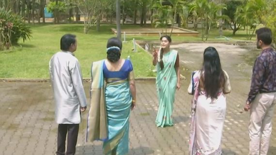  ಅಖಿಲ ವಿರುದ್ದ ಮಾತನಾಡಿದ ಪಾರು; ಪಾರು ಮೇಲೆ ಕೈ ಎತ್ತಲು ಬಂದ ಹನುಮಂತು!