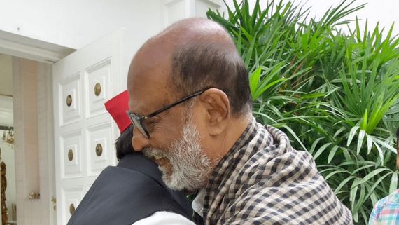 9 ವರ್ಷಗಳ ಬಳಿಕ ಅಖಿಲೇಶ್ ಯಾದವ್‌ರನ್ನು ಭೇಟಿಯಾದ ರಜನಿಕಾಂತ್