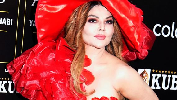 ಪತಿಯೊಂದಿಗಿನ ತಮ್ಮದೇ ಖಾಸಗಿ ವಿಡಿಯೋಗಳನ್ನು ಸೋರಿಕೆ ಮಾಡಿ ಸಂಕಷ್ಟಕ್ಕೆ ಒಳಗಾದ ನಟಿ ರಾಖಿ ಸಾವಂತ್! 