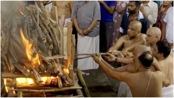 ಪಂಚಭೂತಗಳಲ್ಲಿ ಲೀನವಾದ ದ್ವಾರಕೀಶ್ ; ಪ್ರಚಂಡ ಕುಳ್ಳ ನೆನೆದು ಭಾವುಕರಾದ ಸಿಎಂ ಸಿದ್ಧರಾಮಯ್ಯ..!