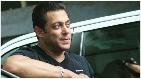 ಬಾಲಿವುಡ್ ನಟ ಸಲ್ಮಾನ್ ಖಾನ್ ನಿವಾಸದ ಬಳಿ ಅಪರಿಚಿತರಿಂದ ಗುಂಡಿನ ದಾಳಿ