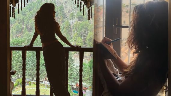 'ಅರೆಬೆತ್ತಲೆ'ಯಾಗಿ 'ಅಭ್ಯಾಸ' ಮಾಡಿದ ಖ್ಯಾತ ನಟಿ, ಬಿಟ್ಟ ಕಣ್ಣು ಬಿಟ್ಟಂತೆ ಚಿತ್ತ ನೆಟ್ಟು ಕುಂತ ಫ್ಯಾನ್ಸ್.