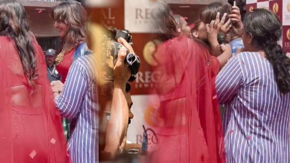 ಸೆಲ್ಫಿ ನೆಪದಲ್ಲಿ ಖ್ಯಾತ ನಟಿಯ ತುಟಿಗೆ ಮುತ್ತಿಟ್ಟ ಅಭಿಮಾನಿ ; ತಬ್ಬಿಬ್ಬಾದ ಚೆಲುವೆ-ವಿಡಿಯೋ ವೈರಲ್