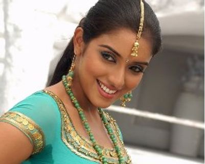 தொடர்ந்து முதலிடத்தில் ~~வேல்~~!