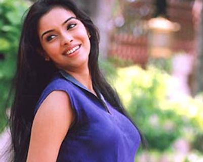 ஜாக்கெட் இல்லாத ஆசின்