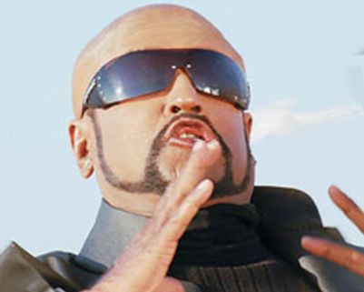 ஏப்ரலில் ~~ரோபோட்~~ பூஜை!