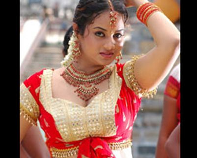 குசேலனில் சுஜா ஆட்டம்