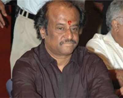 அரசியல்-ரஜினியை நெருக்கும் ரசிகர்கள்: 27ல் அவசர கூட்டம்!